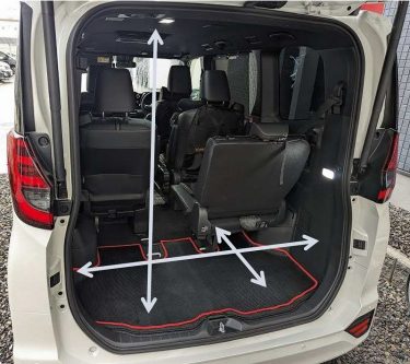 【新型ノア・ヴォクシー】荷室寸法はいくら？車中泊も想定して測ってみた